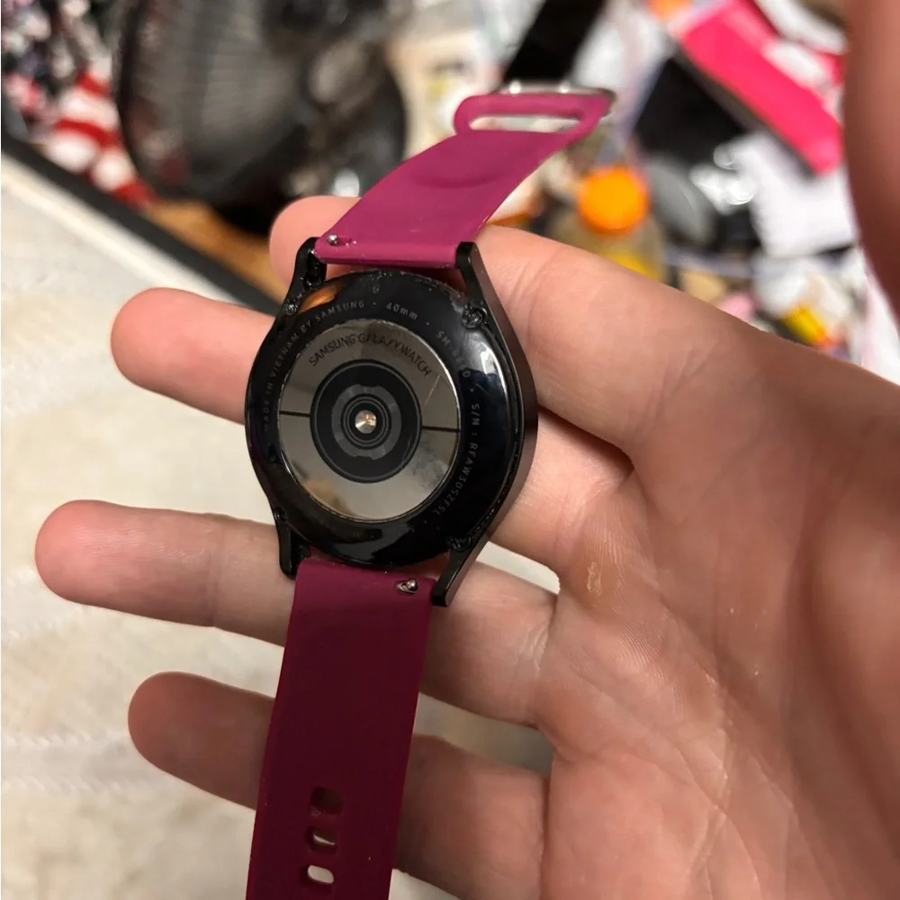 Samsung Galaxy Watch4 - Black and Burgundy